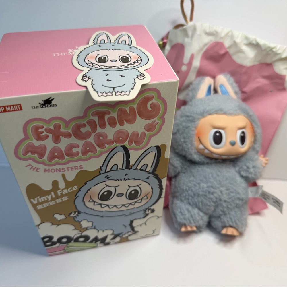 Pop Mart Labubu Sea Salt Coconut Macaron open box - Picture 3 of 8